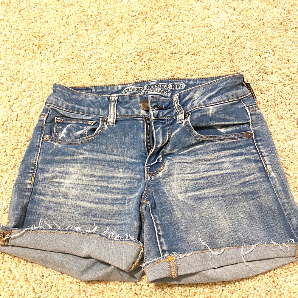 AE JEAN SHORTS SIZE 4